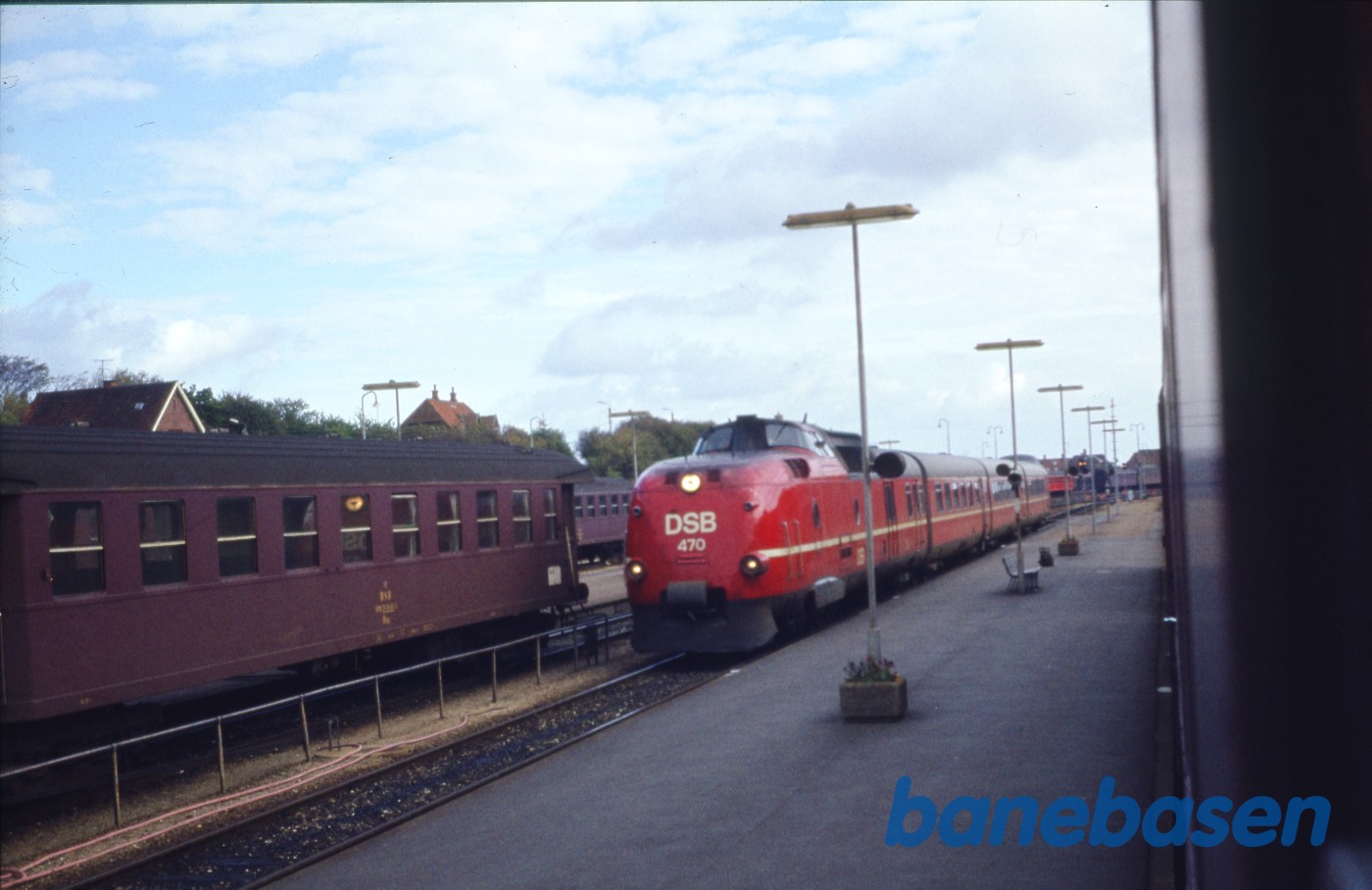 MA lyntog ankommer til station MA lyntog ankommer til station