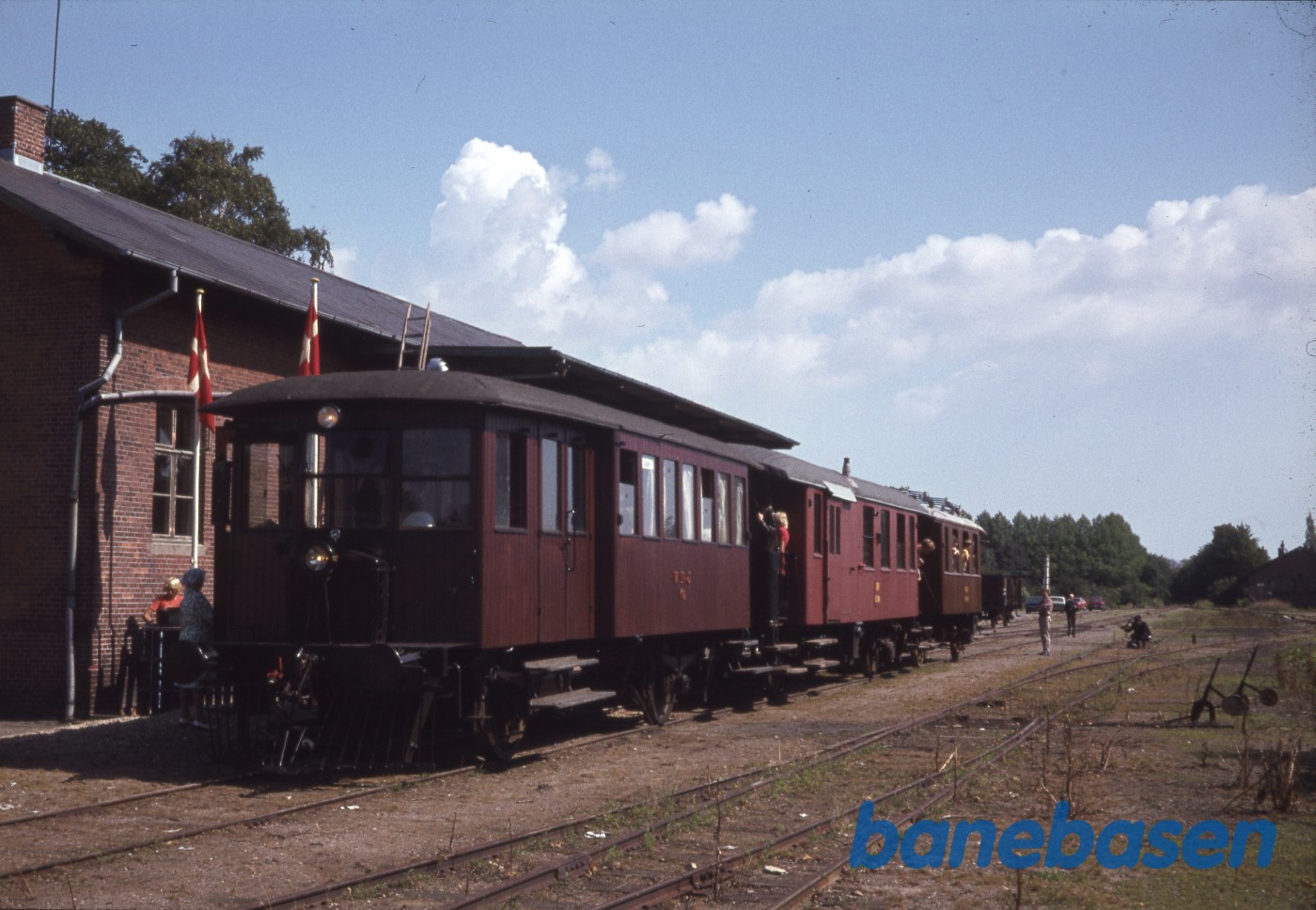 Skælskør station med veterantog (VNJ - ? - ?) Skælskør station med veterantog (VNJ - ? - ?)