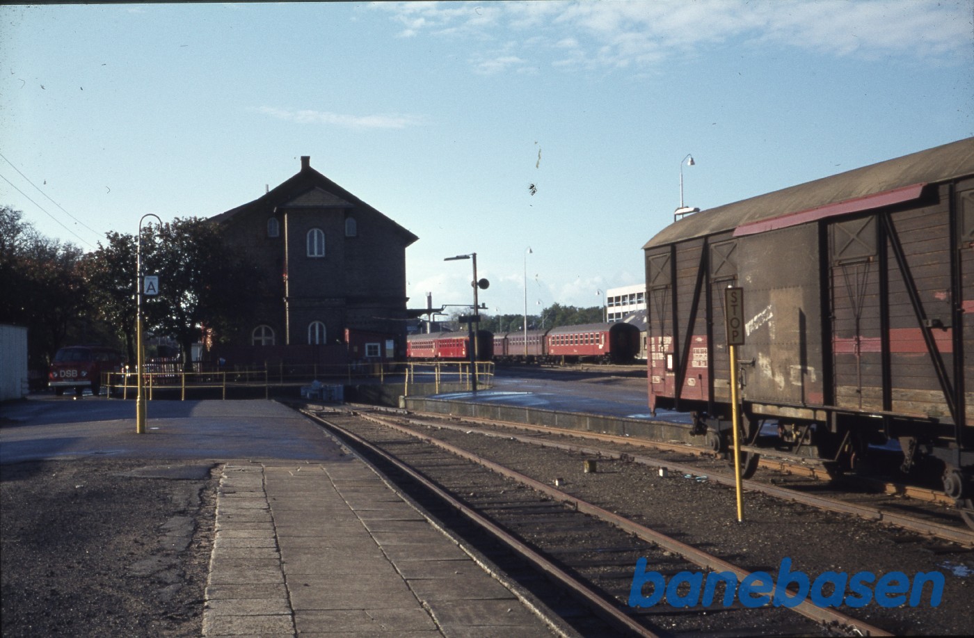 Frederikshavn station. Perron for Skagensbanen Frederikshavn station. Perron for Skagensbanen