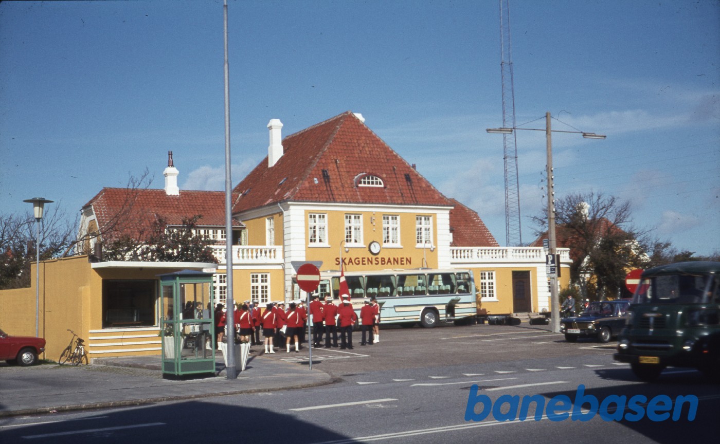 Skagen station set fra gaden Skagen station set fra gaden
