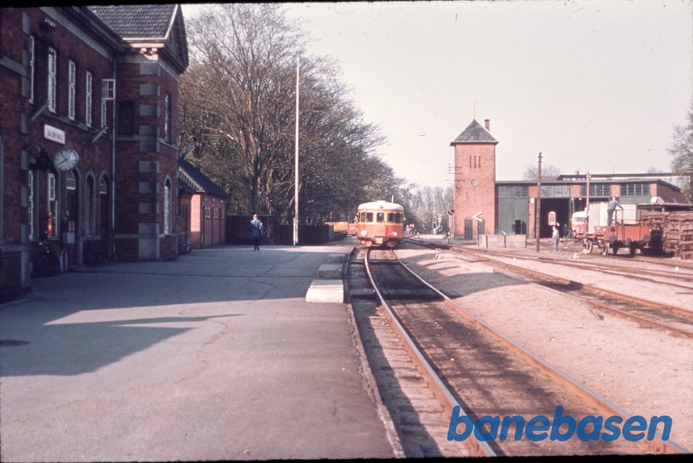 Varde vest. Stationsbygning og remise Varde vest. Stationsbygning og remise
