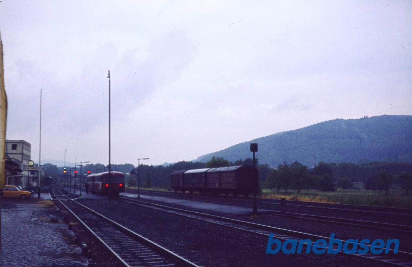 Tysk station i tus-mørke Tysk station i tus-mørke