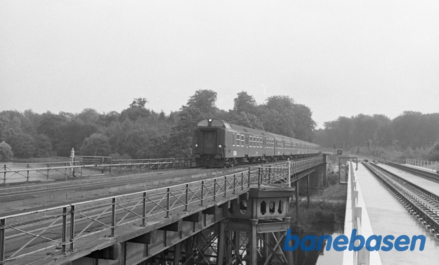 Mølleåbroen med Kystbanetog Mølleåbroen med Kystbanetog