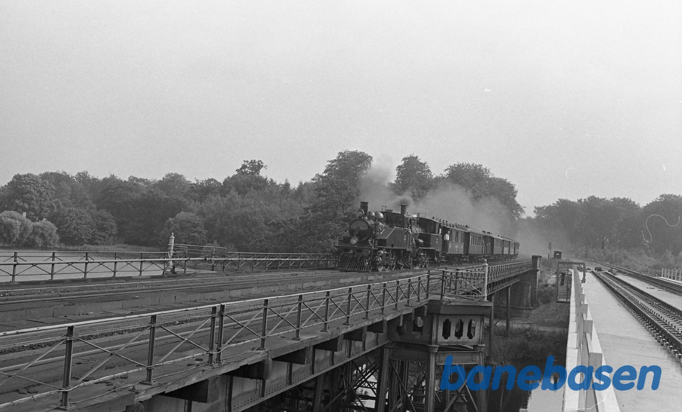 Mølleåbroen med forspandskørsel nordpå Mølleåbroen med forspandskørsel nordpå