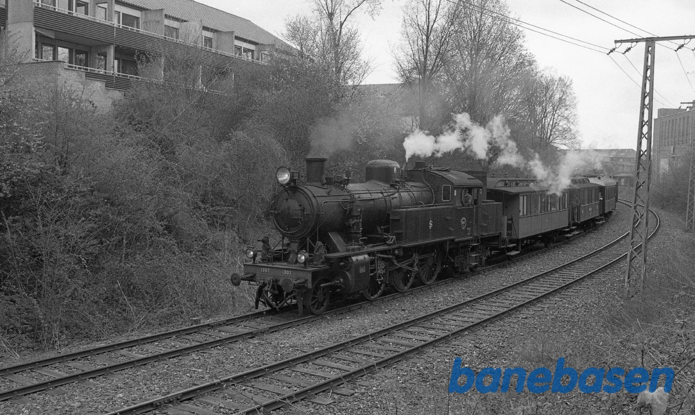 Godssporet mellem de to S-baner så man kunne køre direkte fra Frederiksberg til Lersøen og Hellerup Godssporet mellem de to S-baner så man kunne køre direkte fra Frederiksberg til Lersøen og Hellerup