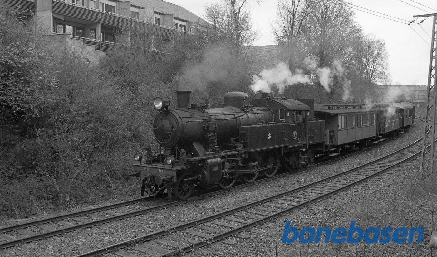 Godssporet mellem de to S-baner så man kunne køre direkte fra Frederiksberg til Lersøen og Hellerup Godssporet mellem de to S-baner så man kunne køre direkte fra Frederiksberg til Lersøen og Hellerup