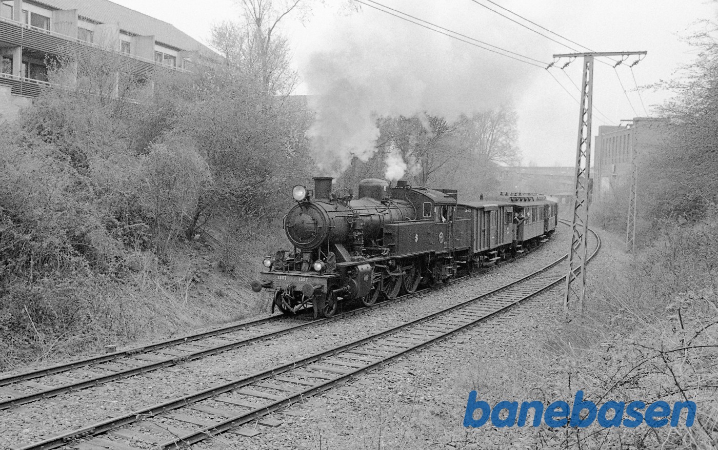 Godssporet mellem de to S-baner så man kunne køre direkte fra Frederiksberg til Lersøen og Hellerup Godssporet mellem de to S-baner så man kunne køre direkte fra Frederiksberg til Lersøen og Hellerup