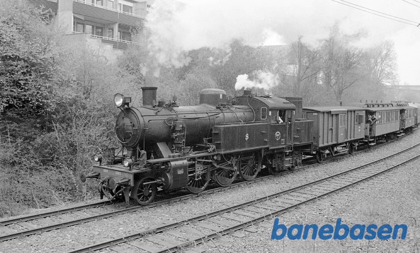 Godssporet mellem de to S-baner så man kunne køre direkte fra Frederiksberg til Lersøen og Hellerup Godssporet mellem de to S-baner så man kunne køre direkte fra Frederiksberg til Lersøen og Hellerup