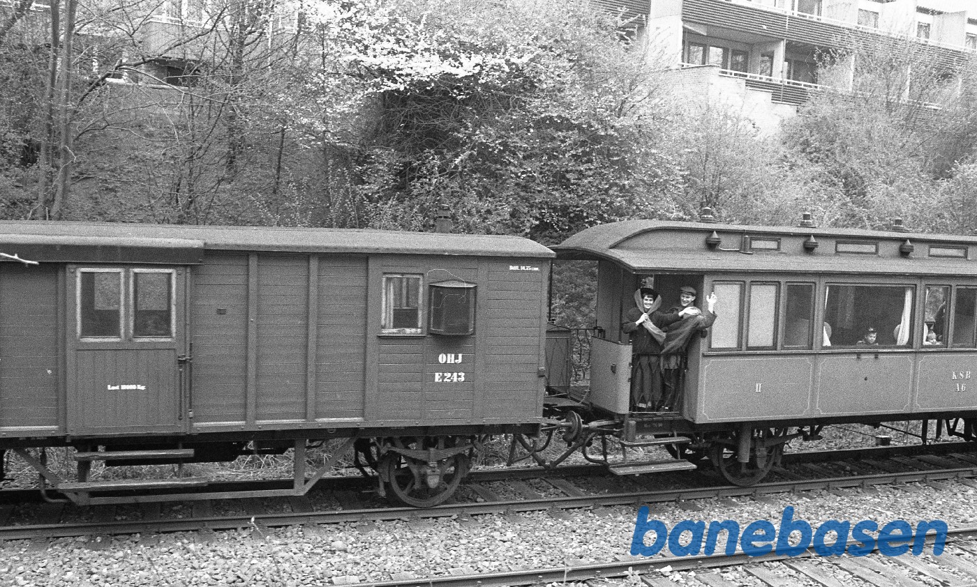 Godssporet mellem de to S-baner så man kunne køre direkte fra Frederiksberg til Lersøen og Hellerup Godssporet mellem de to S-baner så man kunne køre direkte fra Frederiksberg til Lersøen og Hellerup