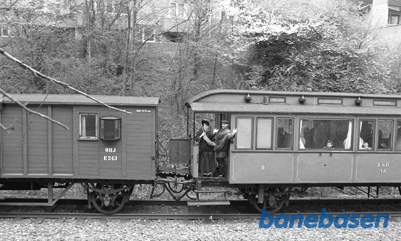 Godssporet mellem de to S-baner så man kunne køre direkte fra Frederiksberg til Lersøen og Hellerup Godssporet mellem de to S-baner så man kunne køre direkte fra Frederiksberg til Lersøen og Hellerup