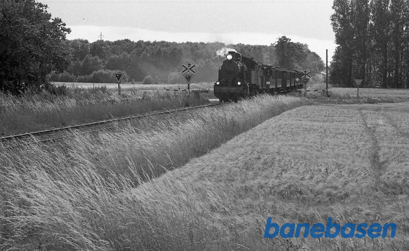 S 1307 på Frederiksværkbanen med stort tog S 1307 på Frederiksværkbanen med stort tog