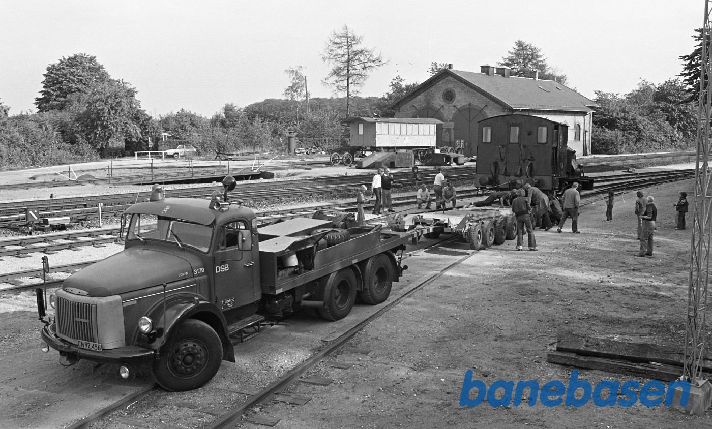 SVJ 1 flyttes op på vognbjørn SVJ 1 flyttes op på vognbjørn