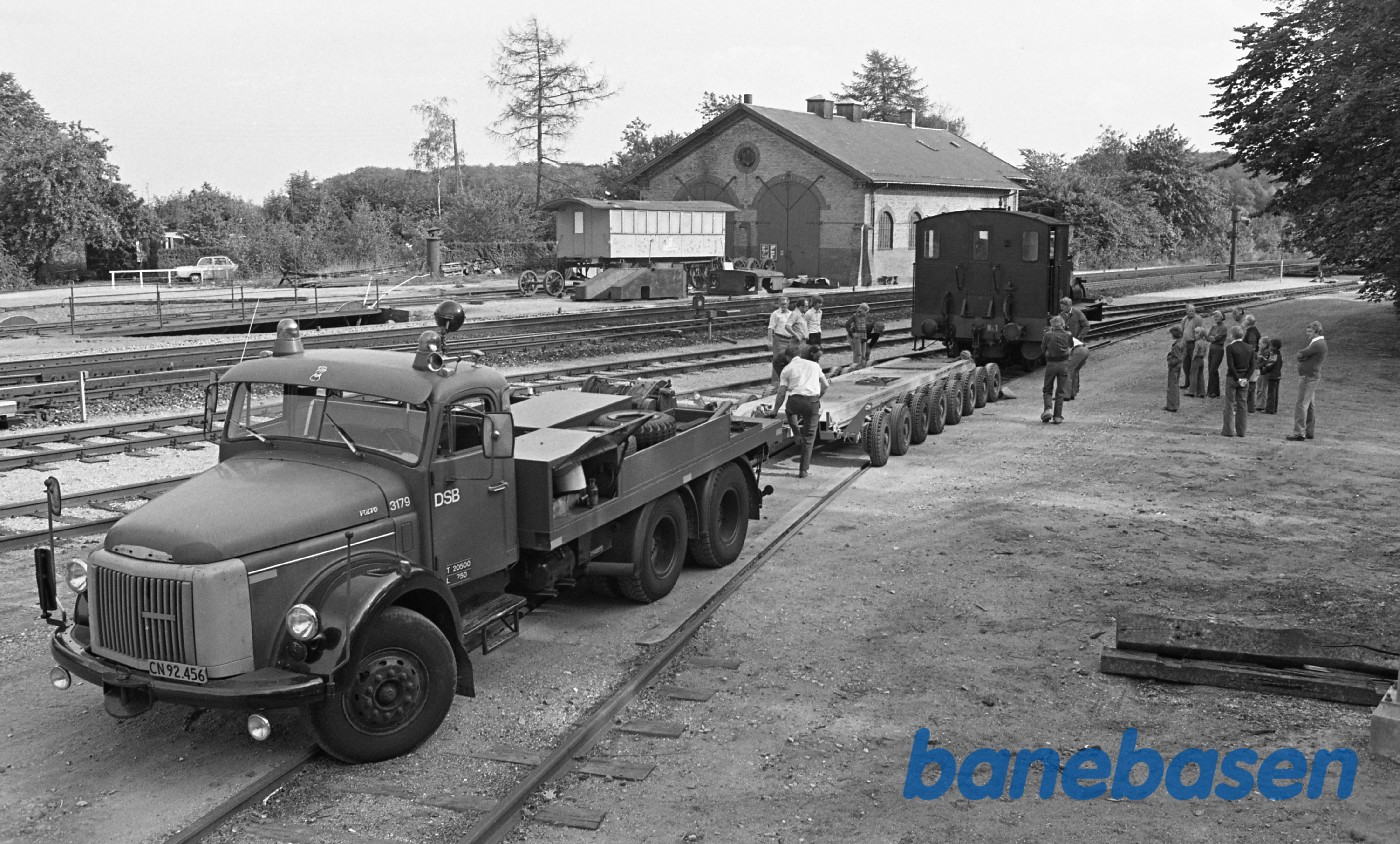 SVJ 1 flyttes op på vognbjørn SVJ 1 flyttes op på vognbjørn