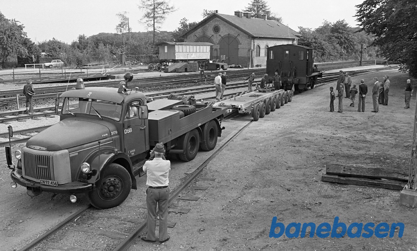 SVJ 1 flyttes op på vognbjørn SVJ 1 flyttes op på vognbjørn