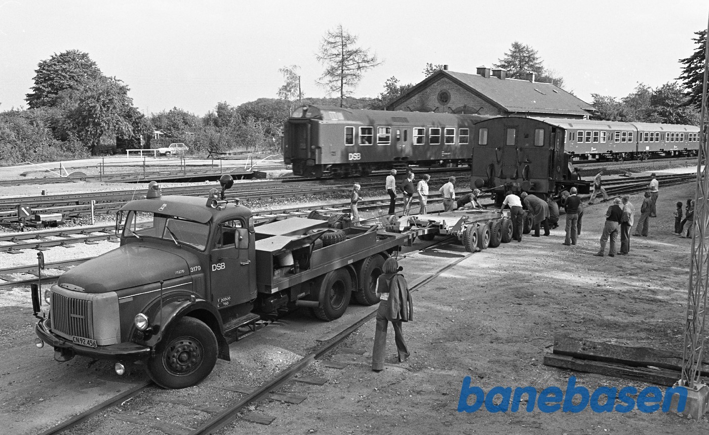 SVJ 1 flyttes op på vognbjørn SVJ 1 flyttes op på vognbjørn
