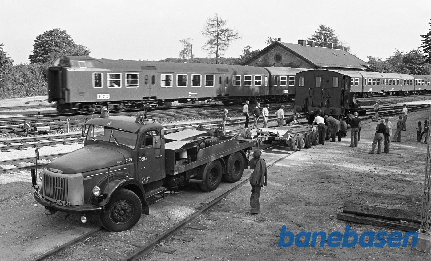 SVJ 1 flyttes op på vognbjørn SVJ 1 flyttes op på vognbjørn