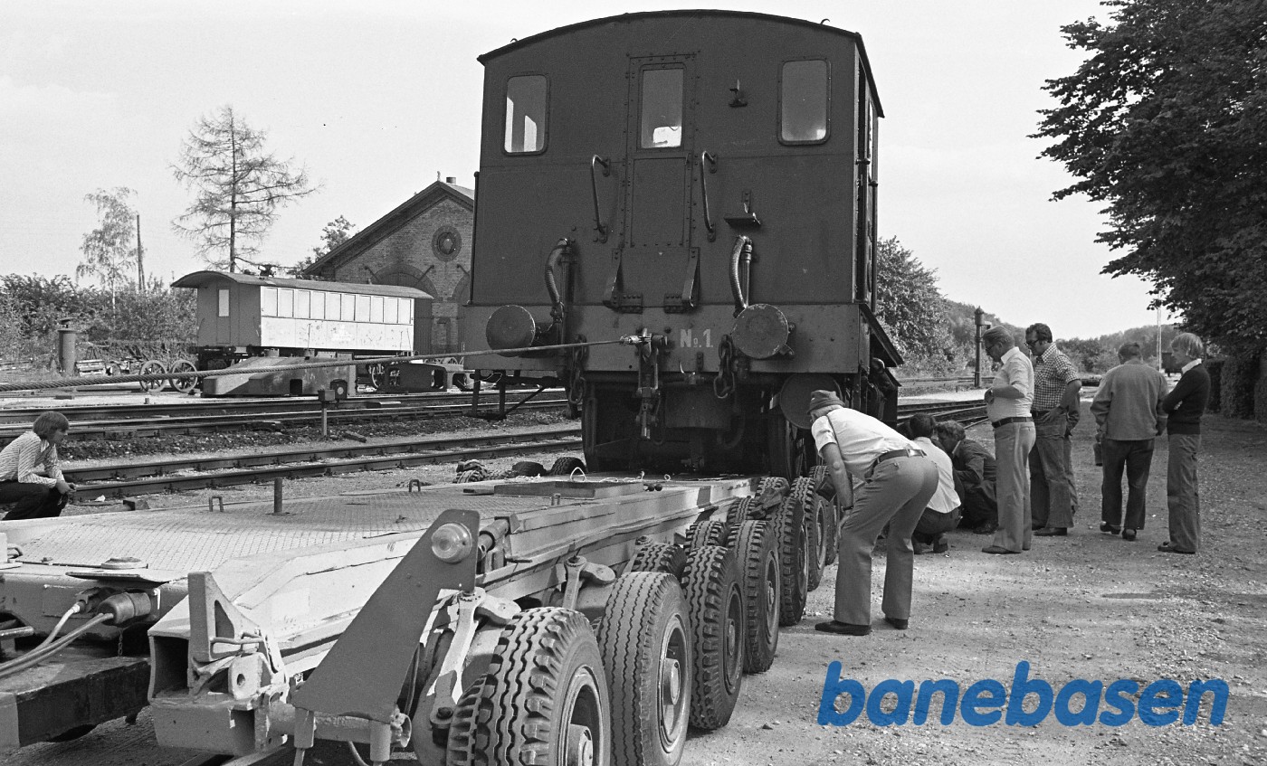 SVJ 1 flyttes op på vognbjørn SVJ 1 flyttes op på vognbjørn