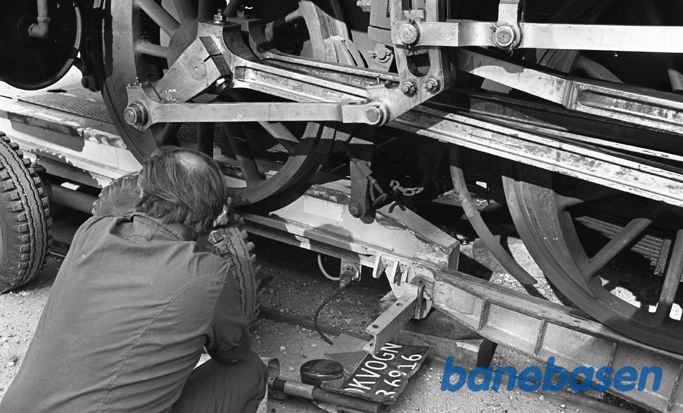 SVJ 1 flyttes op på vognbjørn SVJ 1 flyttes op på vognbjørn