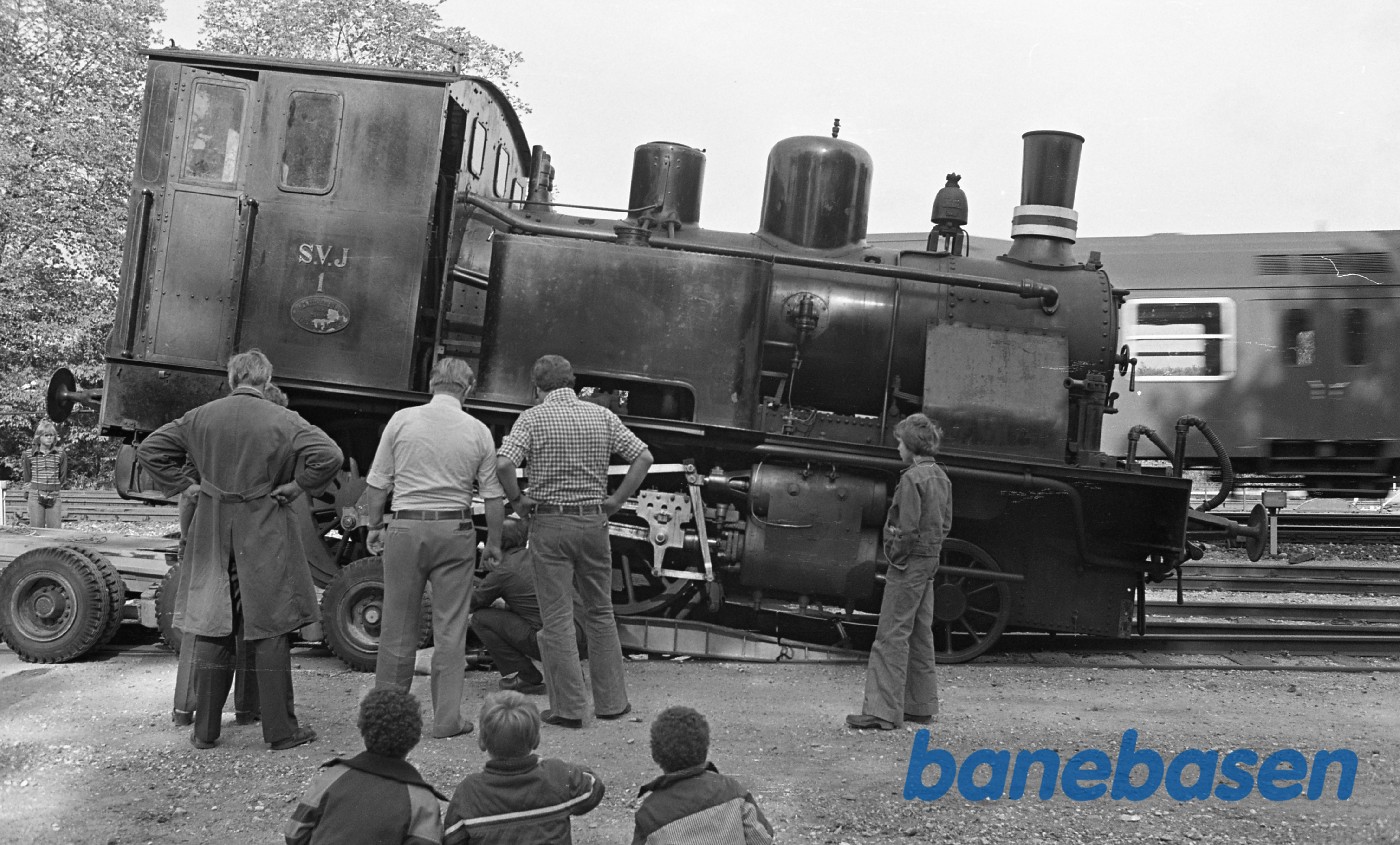 SVJ 1 flyttes op på vognbjørn SVJ 1 flyttes op på vognbjørn