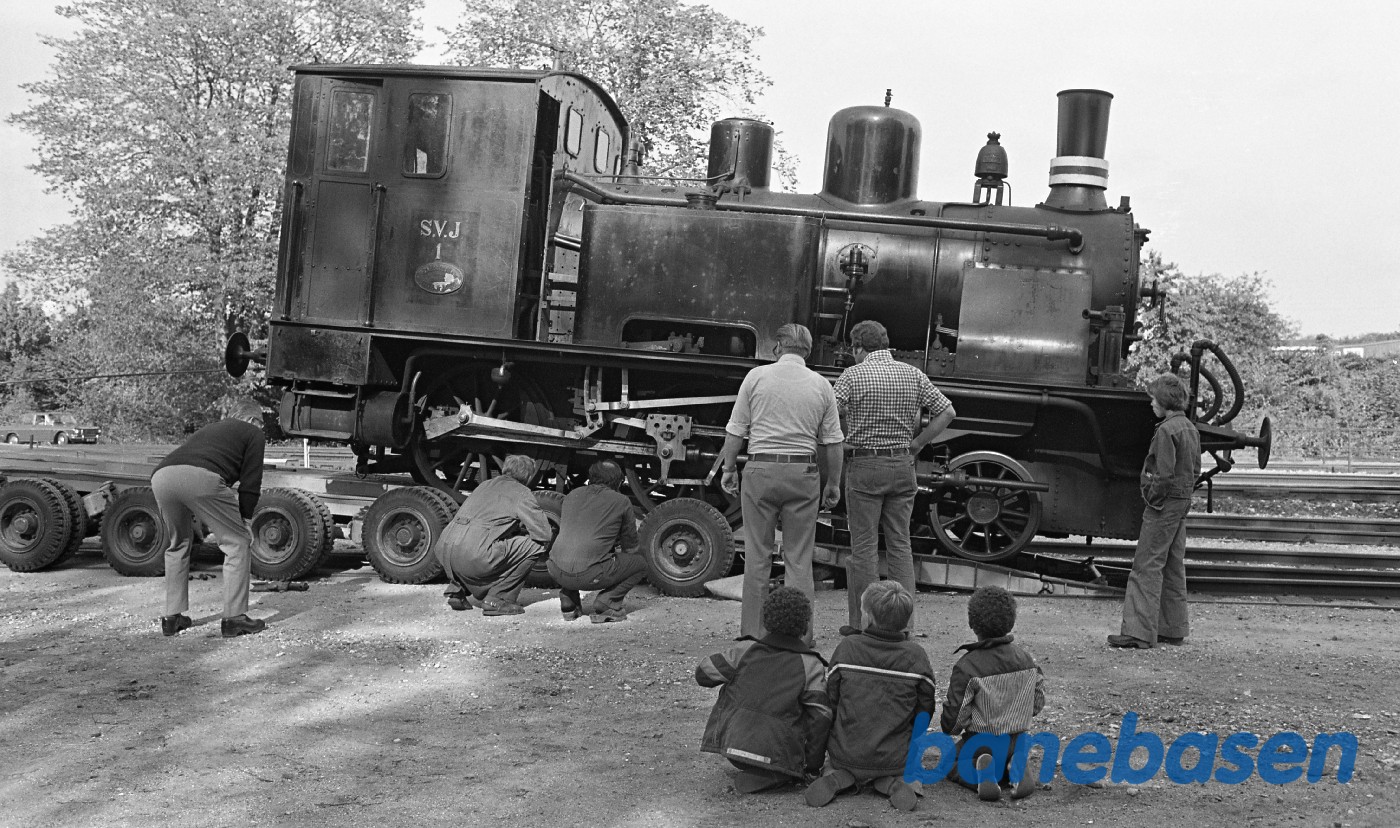 SVJ 1 flyttes op på vognbjørn SVJ 1 flyttes op på vognbjørn