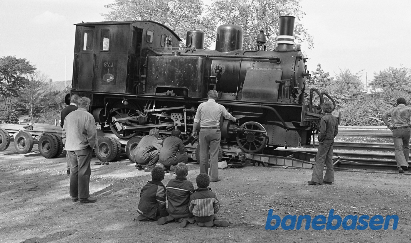 SVJ 1 flyttes op på vognbjørn SVJ 1 flyttes op på vognbjørn
