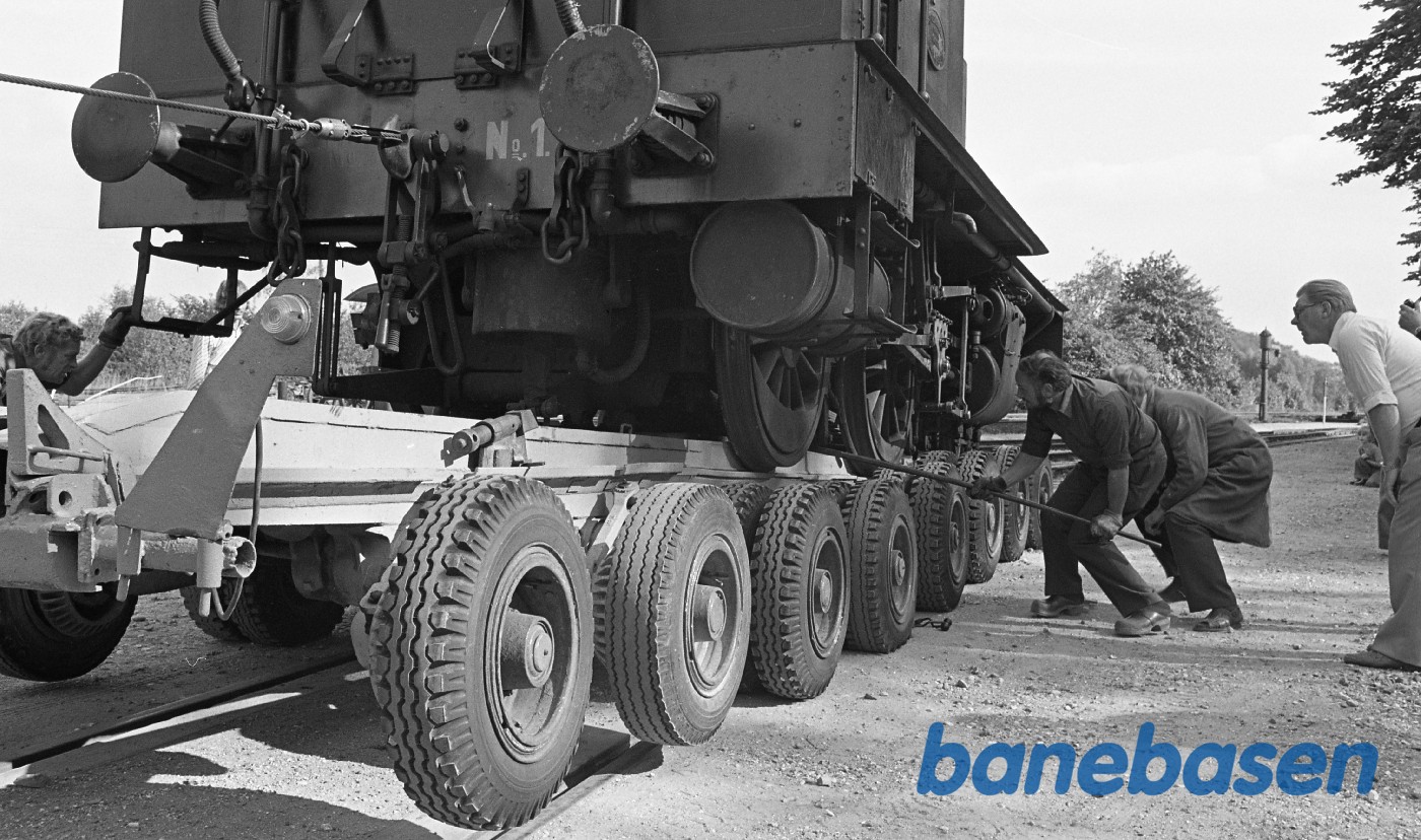 SVJ 1 flyttes op på vognbjørn SVJ 1 flyttes op på vognbjørn