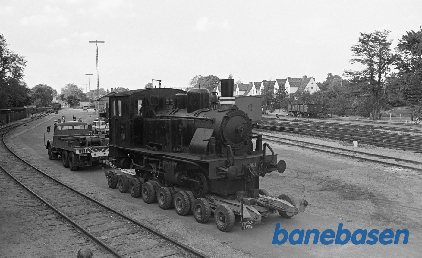 SVJ 1 flyttes op på vognbjørn SVJ 1 flyttes op på vognbjørn