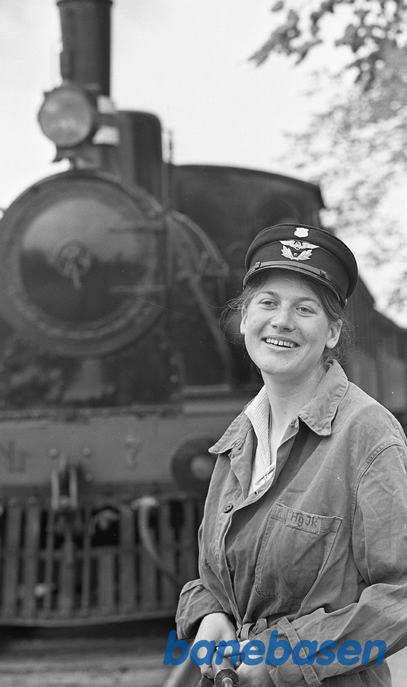 Eva Nielsen smører ØSJS 7 op i Rungsted Eva Nielsen smører ØSJS 7 op i Rungsted