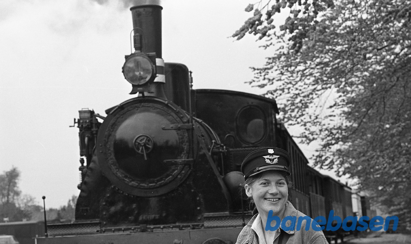 Eva Nielsen smører ØSJS 7 op i Rungsted Eva Nielsen smører ØSJS 7 op i Rungsted