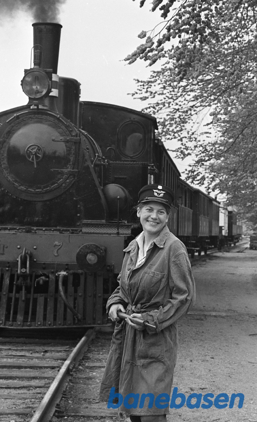 Eva Nielsen smører ØSJS 7 op i Rungsted Eva Nielsen smører ØSJS 7 op i Rungsted