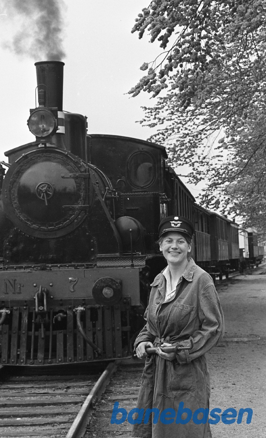 Eva Nielsen smører ØSJS 7 op i Rungsted Eva Nielsen smører ØSJS 7 op i Rungsted