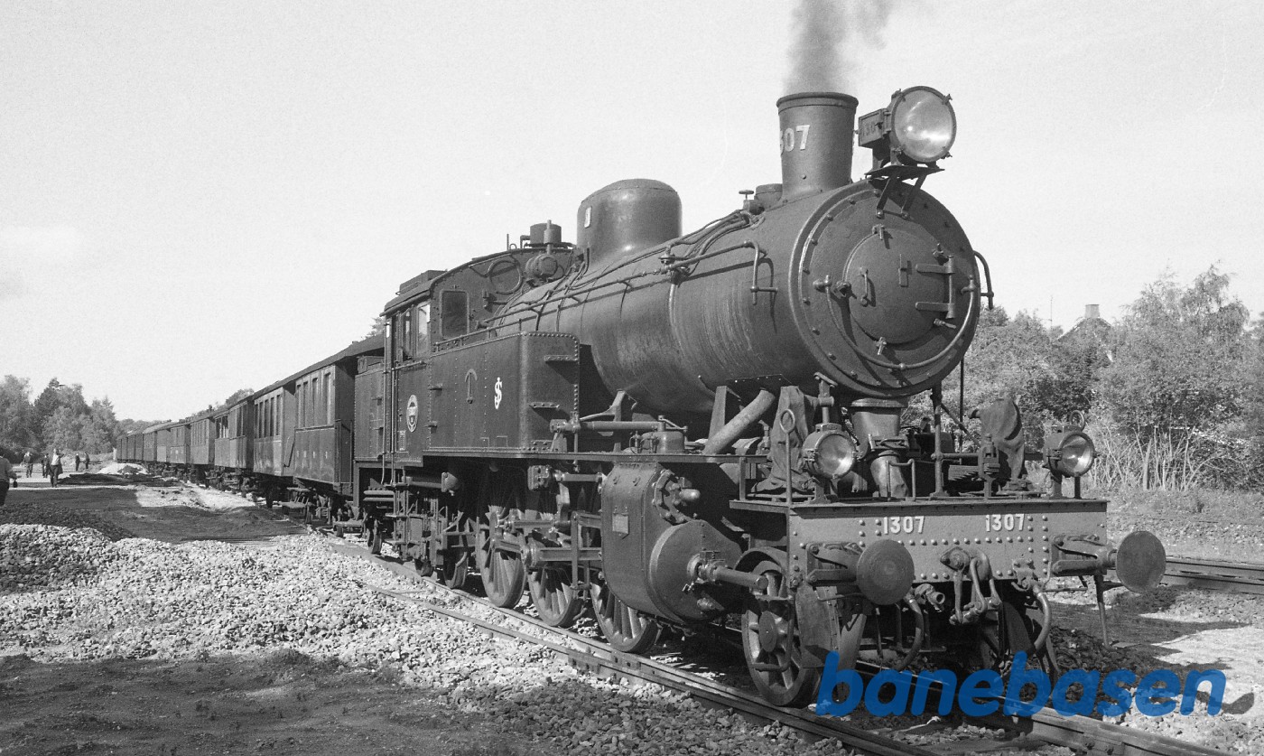 Stort tog med 1307 og lejede vogne i Fredensborg Stort tog med 1307 og lejede vogne i Fredensborg