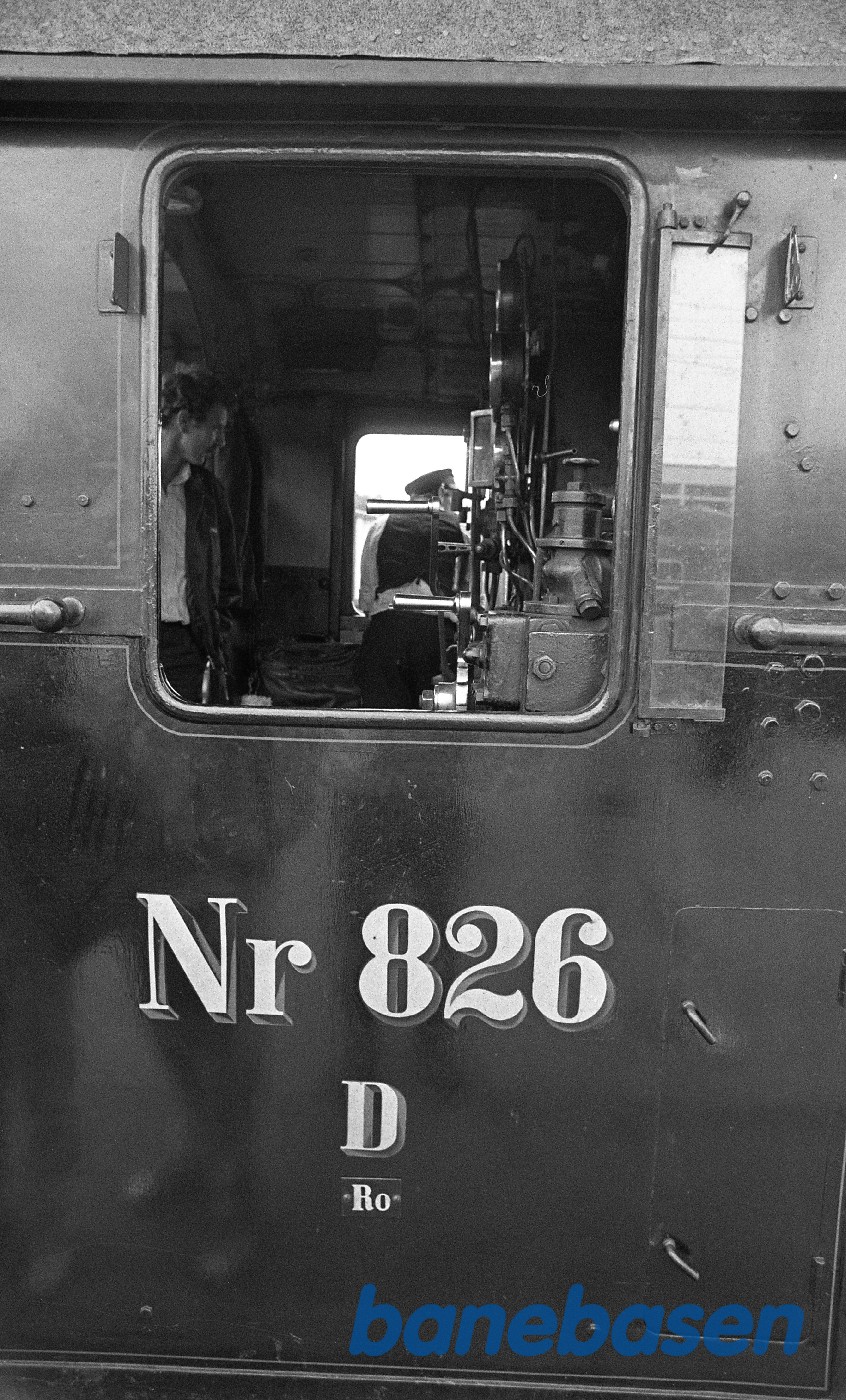 Tog med D826 på HFHJ Tog med D826 på HFHJ