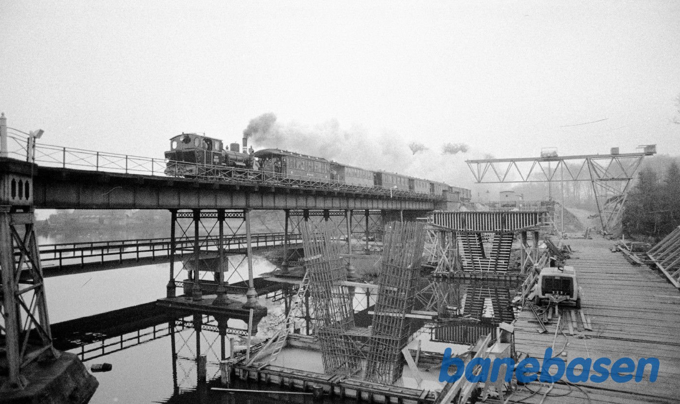 Strandmøllebroen med tog Strandmøllebroen med tog