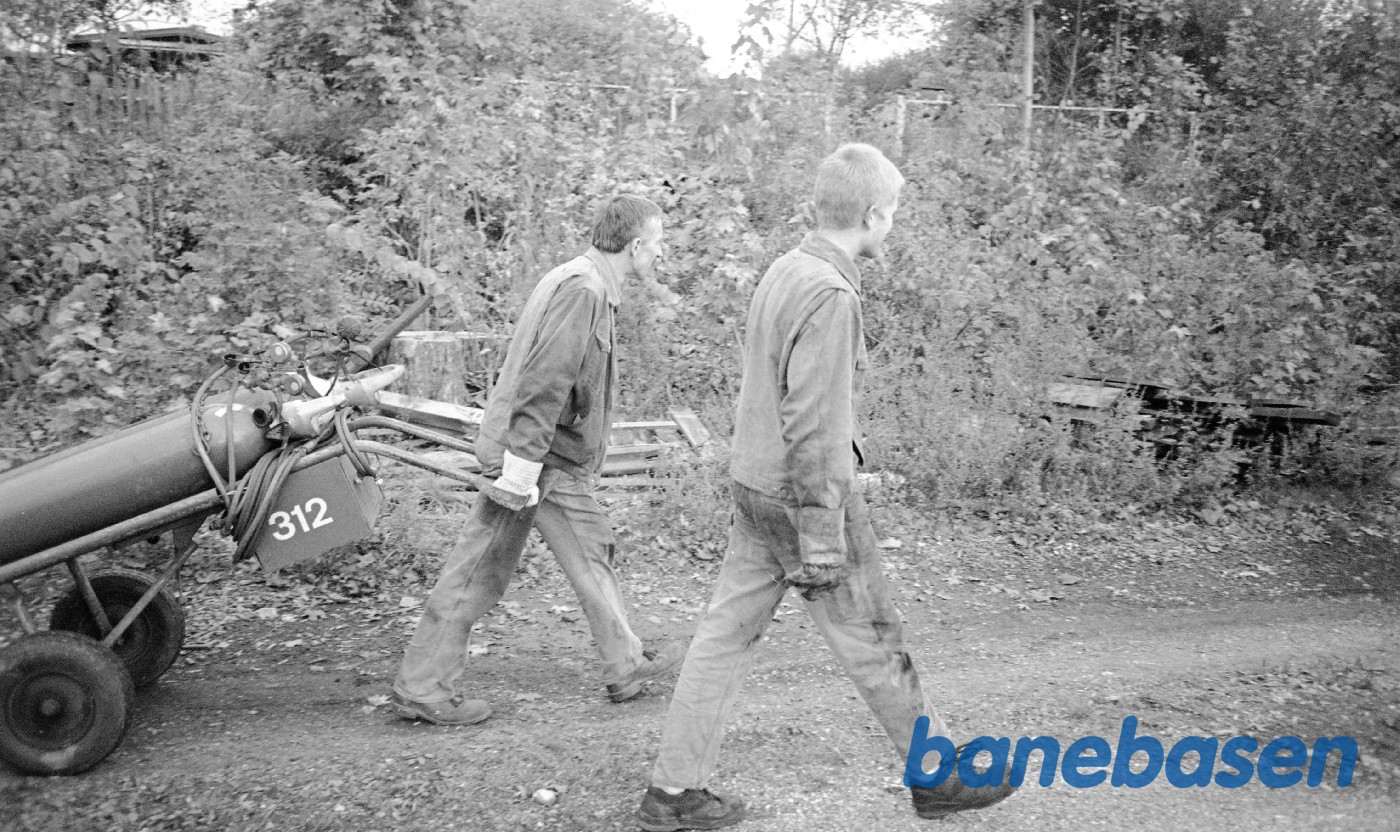 Vogn med ilt og gas til kedelarbejde Vogn med ilt og gas til kedelarbejde