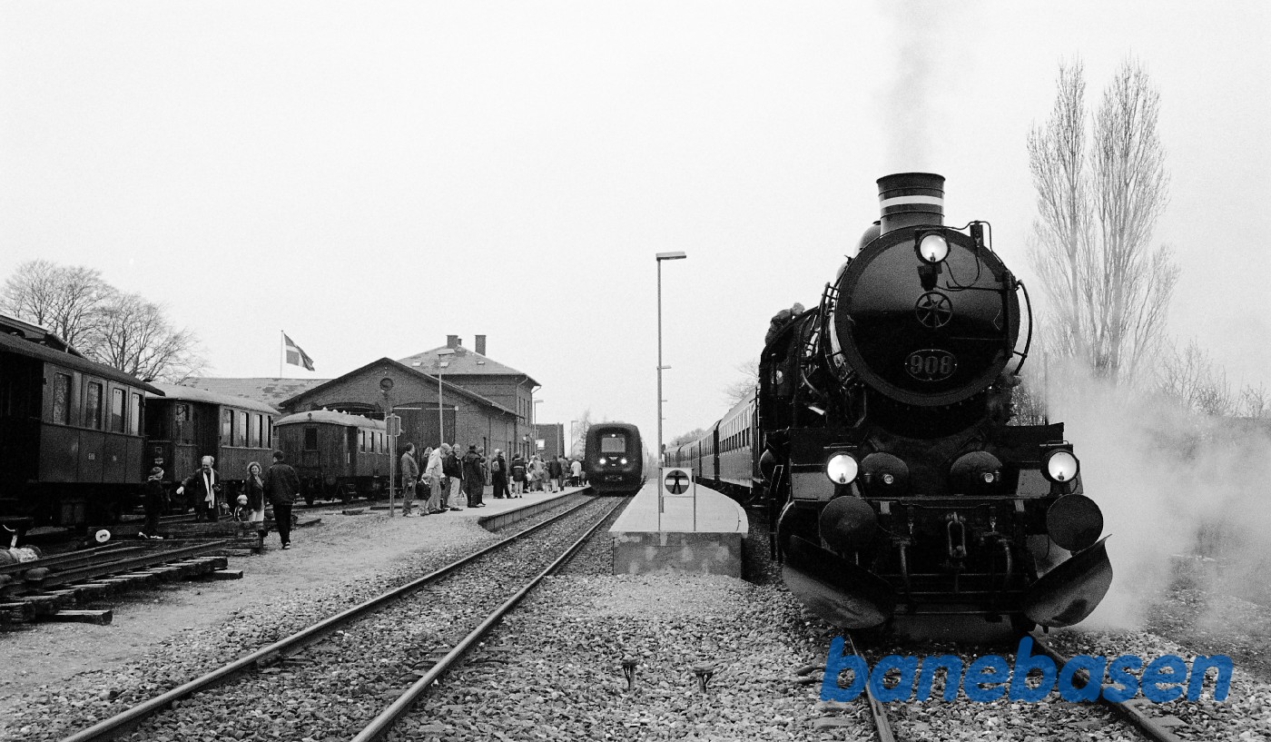 Græsted Veterantræf 2002, besøg af PR-maskinen Græsted Veterantræf 2002, besøg af PR-maskinen