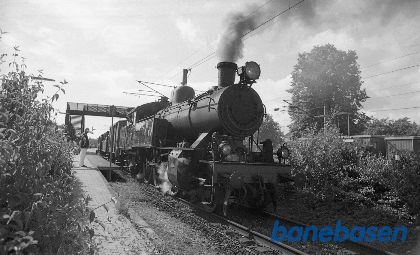 Tog med 1307 i Rungsted Tog med 1307 i Rungsted