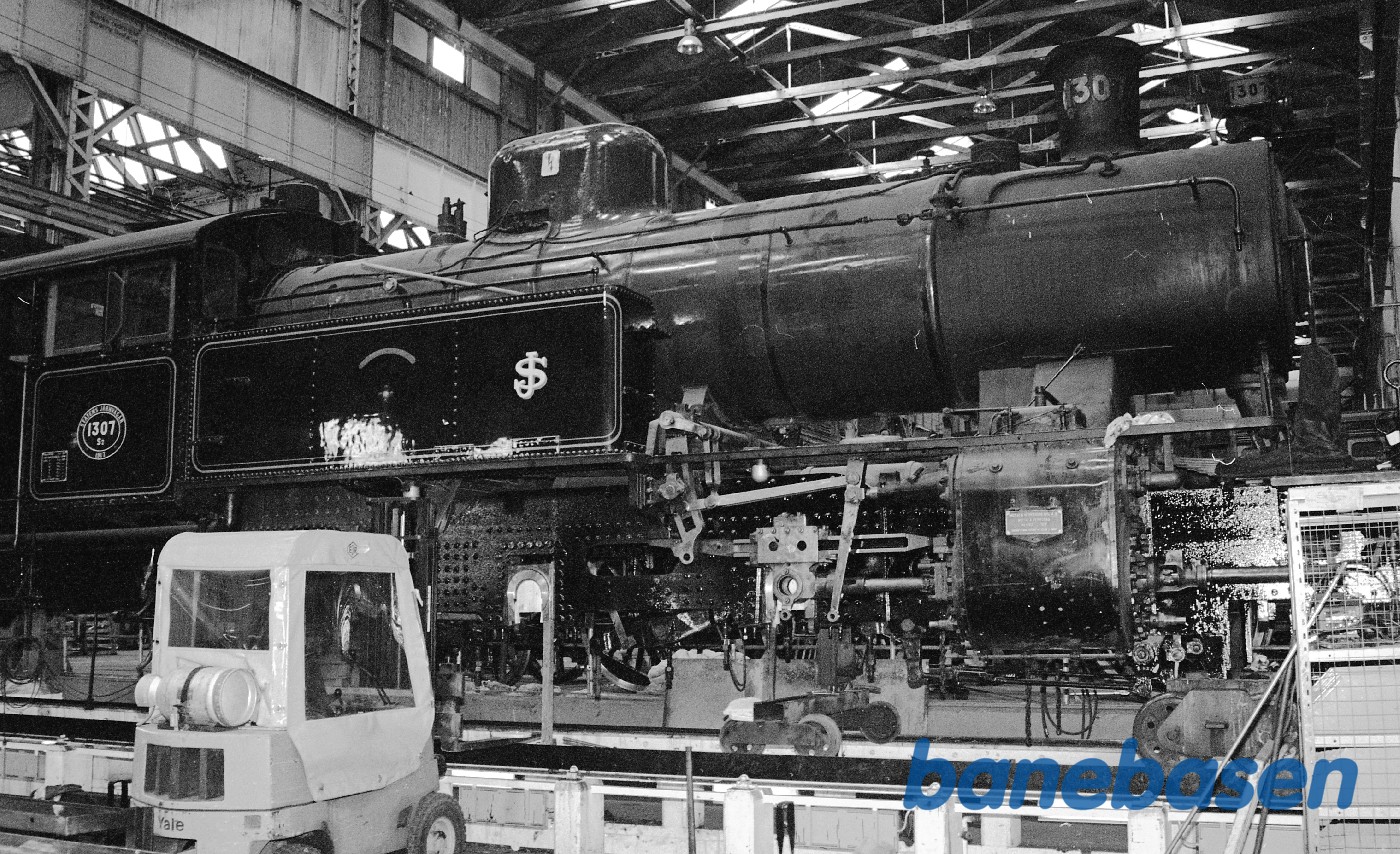 S 1307, nye hjulringe i lokomotivværkstedet på Cvk S 1307, nye hjulringe i lokomotivværkstedet på Cvk