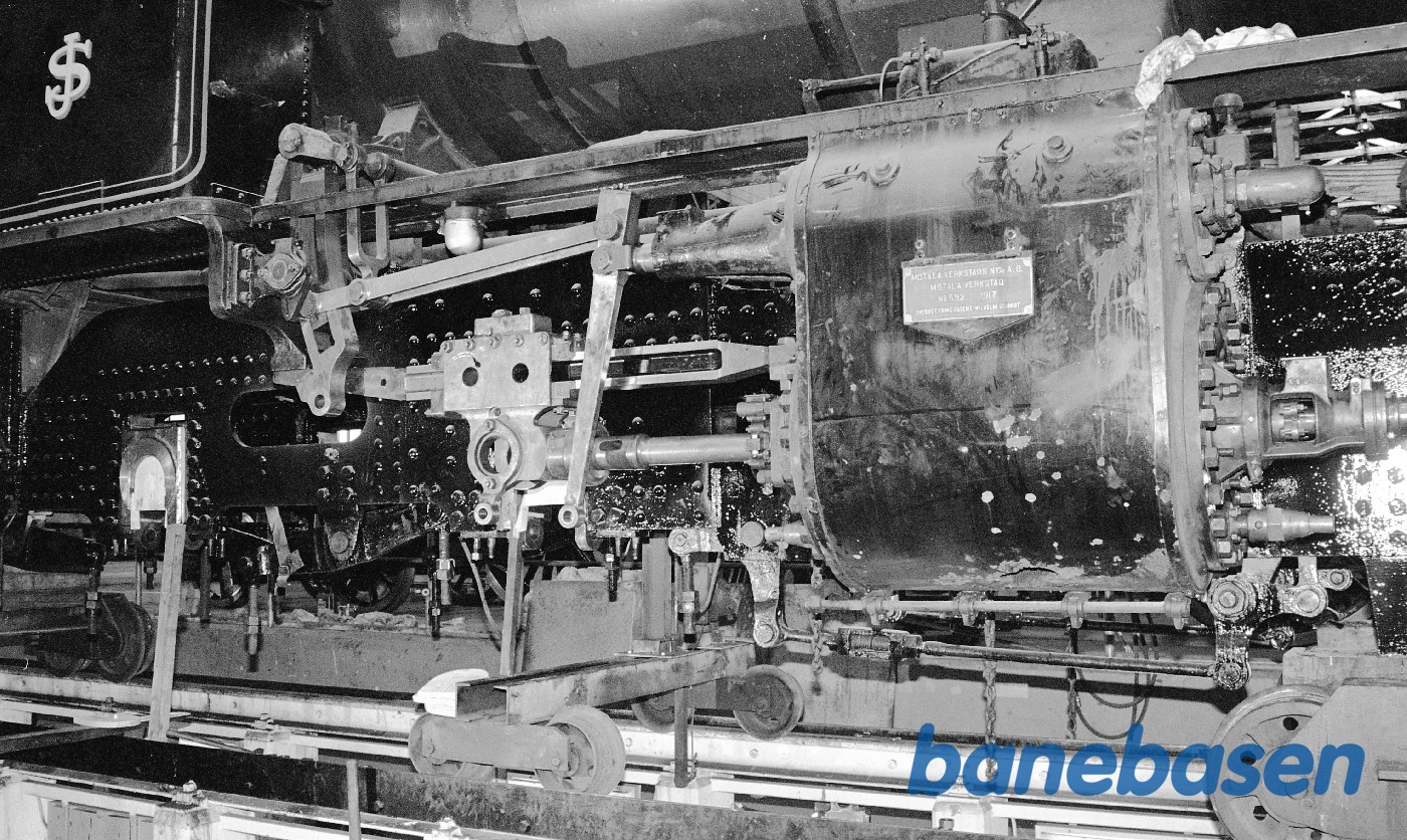 S 1307, nye hjulringe i lokomotivværkstedet på Cvk S 1307, nye hjulringe i lokomotivværkstedet på Cvk