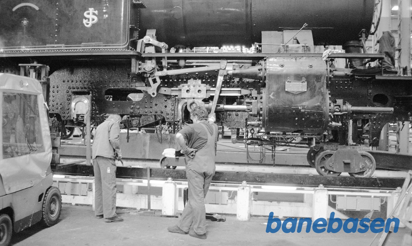 S 1307, nye hjulringe i lokomotivværkstedet på Cvk S 1307, nye hjulringe i lokomotivværkstedet på Cvk