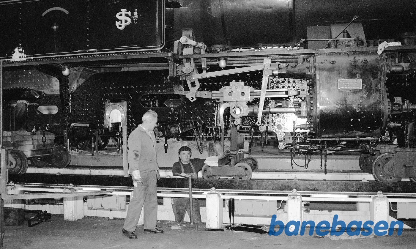 S 1307, nye hjulringe i lokomotivværkstedet på Cvk S 1307, nye hjulringe i lokomotivværkstedet på Cvk