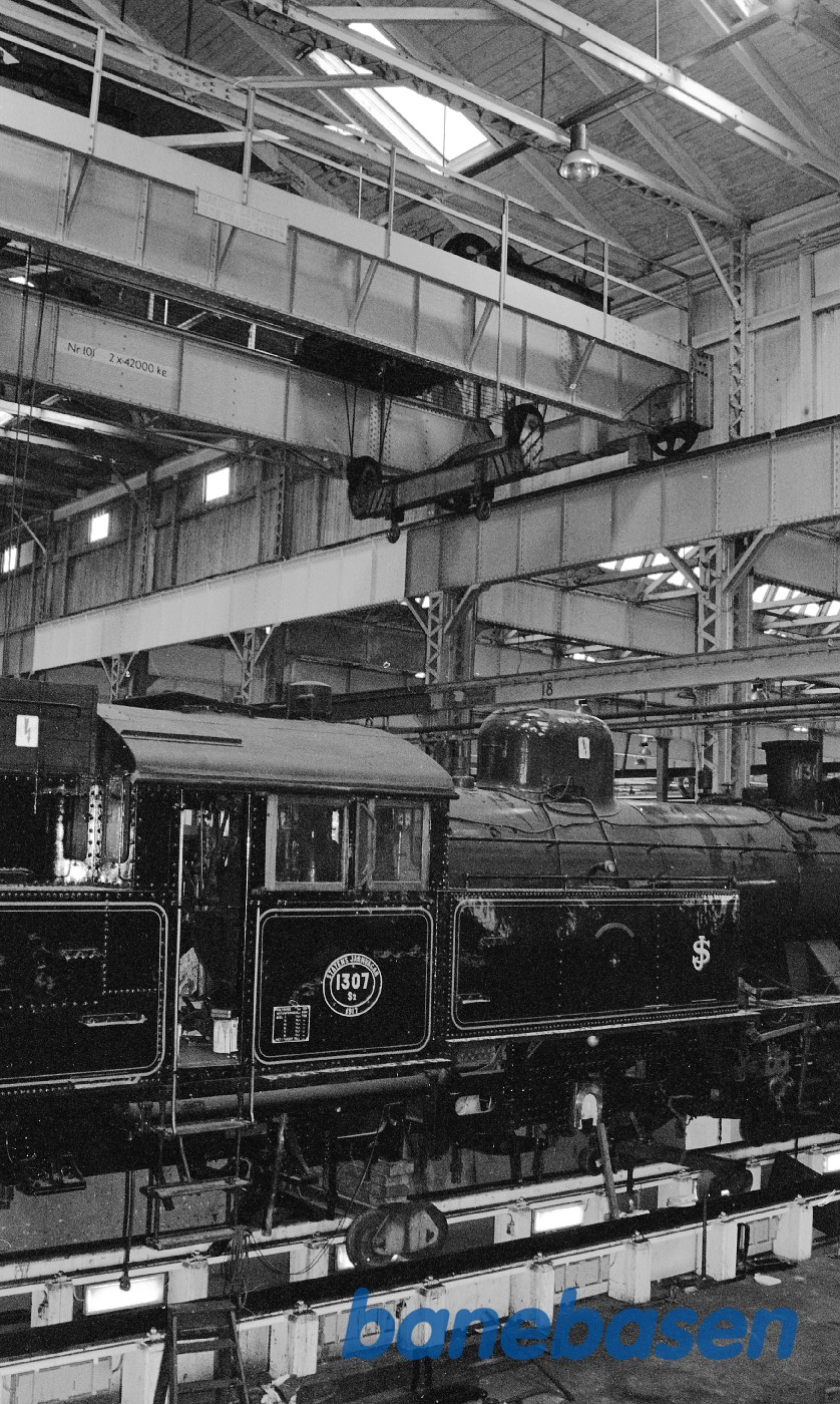 S 1307, nye hjulringe i lokomotivværkstedet på Cvk S 1307, nye hjulringe i lokomotivværkstedet på Cvk