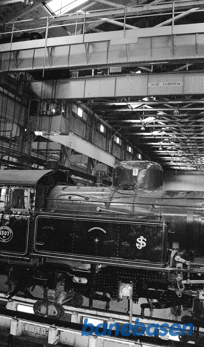 S 1307, nye hjulringe i lokomotivværkstedet på Cvk S 1307, nye hjulringe i lokomotivværkstedet på Cvk