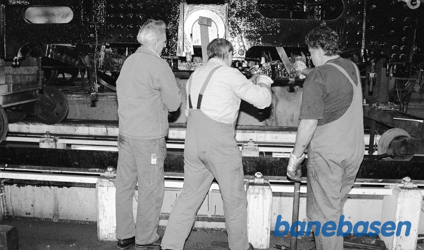 S 1307, nye hjulringe i lokomotivværkstedet på Cvk S 1307, nye hjulringe i lokomotivværkstedet på Cvk