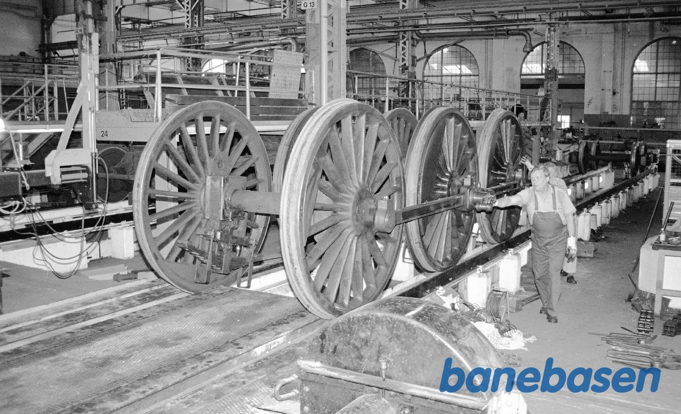 S 1307, nye hjulringe i lokomotivværkstedet på Cvk S 1307, nye hjulringe i lokomotivværkstedet på Cvk