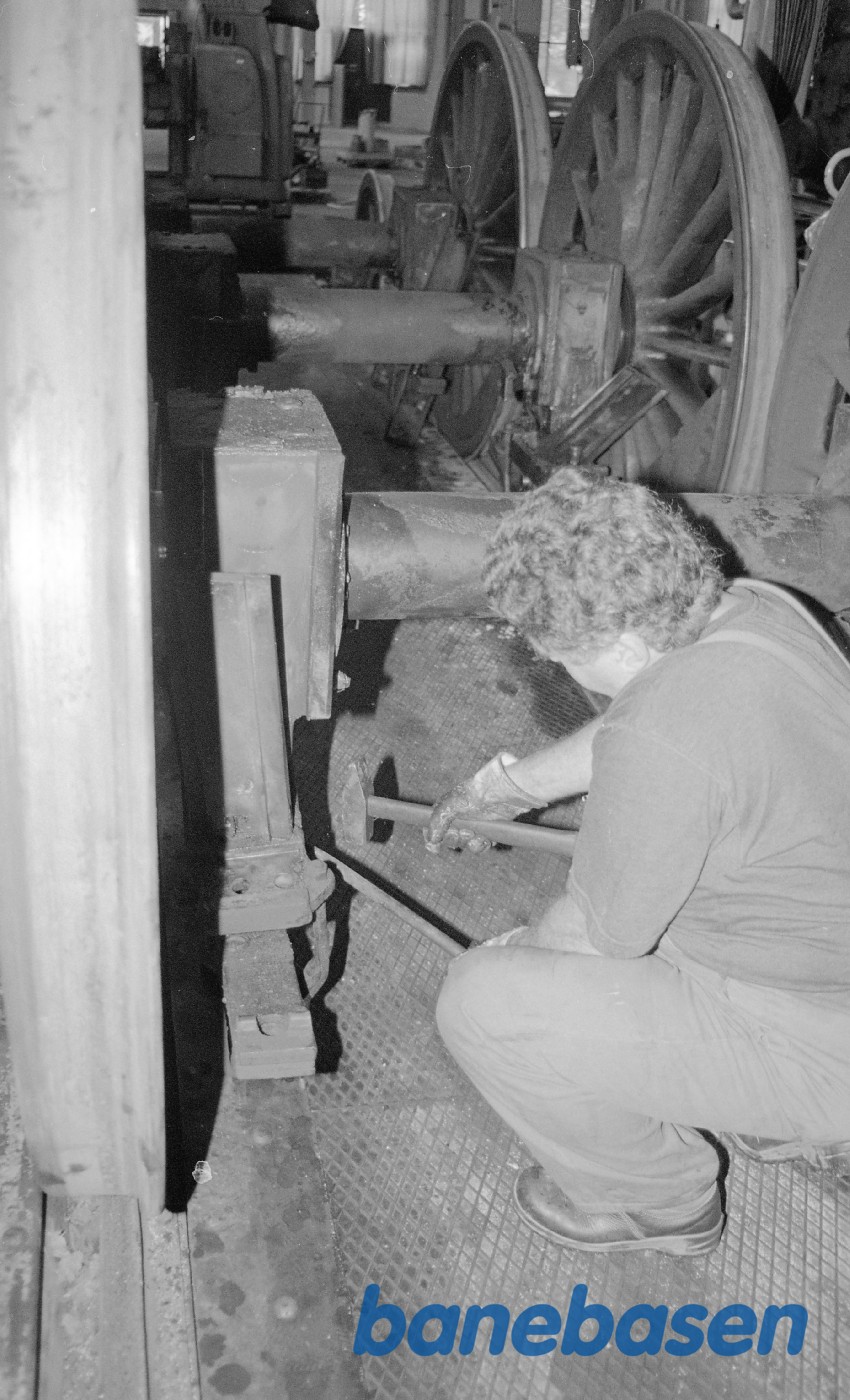 S 1307, nye hjulringe i lokomotivværkstedet på Cvk S 1307, nye hjulringe i lokomotivværkstedet på Cvk