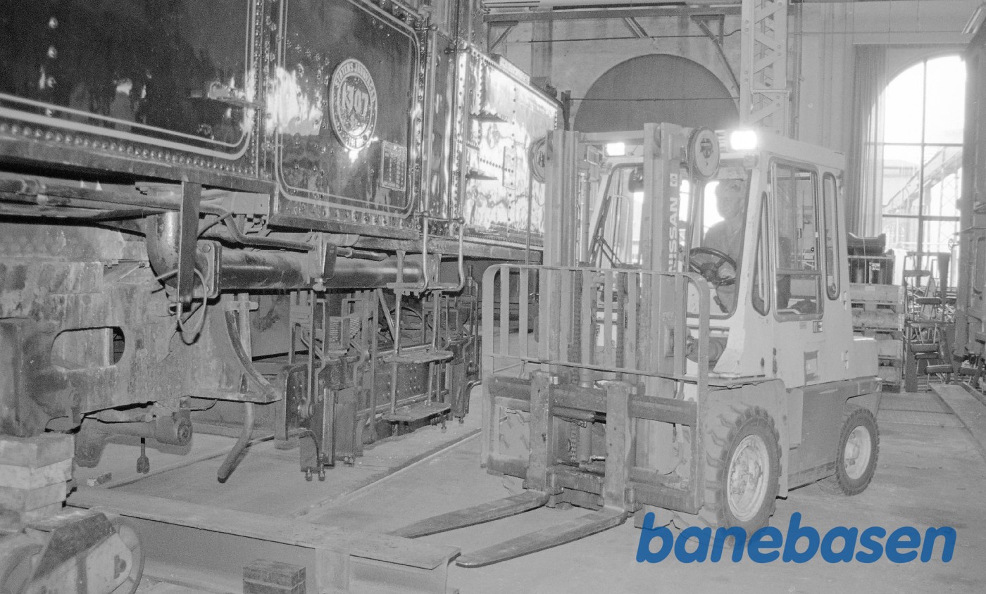 S 1307, nye hjulringe i lokomotivværkstedet på Cvk S 1307, nye hjulringe i lokomotivværkstedet på Cvk