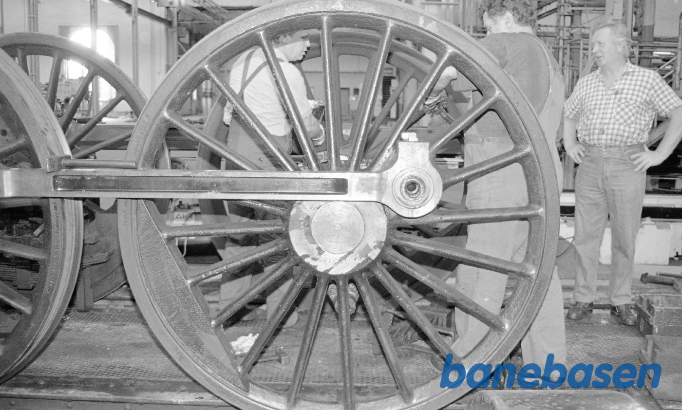 S 1307, nye hjulringe i lokomotivværkstedet på Cvk S 1307, nye hjulringe i lokomotivværkstedet på Cvk