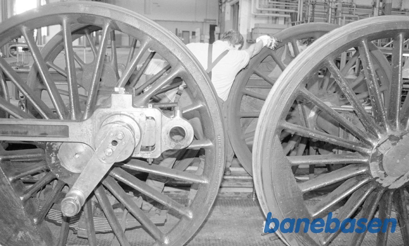 S 1307, nye hjulringe i lokomotivværkstedet på Cvk S 1307, nye hjulringe i lokomotivværkstedet på Cvk