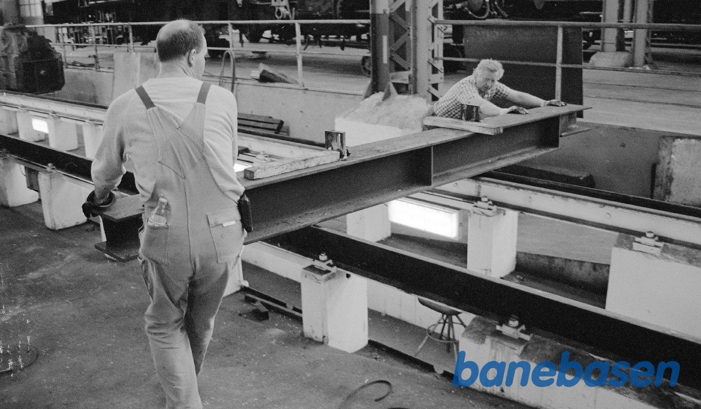 S 1307, nye hjulringe i lokomotivværkstedet på Cvk S 1307, nye hjulringe i lokomotivværkstedet på Cvk